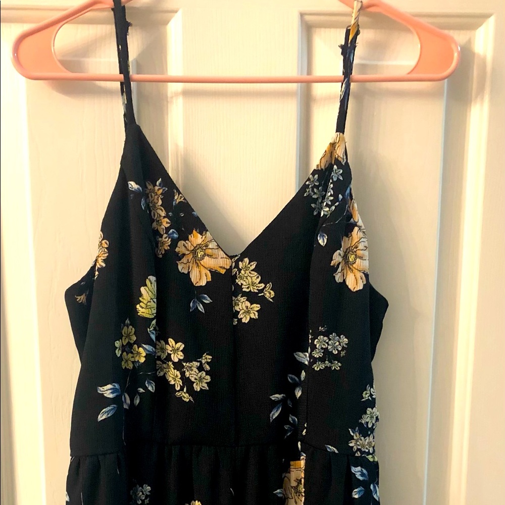 Women’s Floral Jumpsuit. Size Large